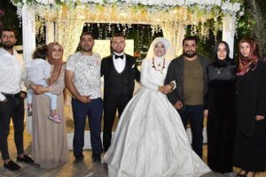 Eşini ve 3 &ccedil;ocuğunu kaza kaybetti: Yaşam savaşı veriyor