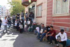 HDP &ouml;n&uuml;ndeki eylemde 26'ncı g&uuml;n