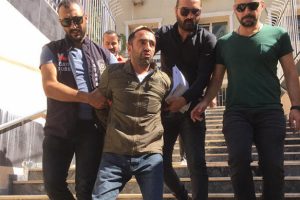 Kardeşlerden birini &ouml;ld&uuml;rd&uuml;, diğerine 46 kez ateş edip yaraladı!