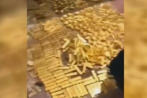 &Ccedil;in'de eski belediye başkanın evinde tonlarca altın bulundu