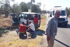 Ayvalık'ta kaza yangını beraberinde getirdi