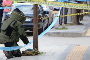 F&uuml;nyeyle patlatılacak ş&uuml;pheli &ccedil;anta polisin &ccedil;ıktı