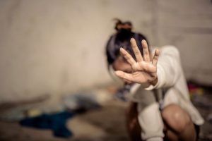 16 yaşındaki kıza alkol ve uyuşturucu verilip tecav&uuml;z edildi iddiası