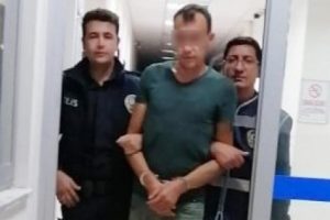 Babasının koyunlarını &ccedil;aldı
