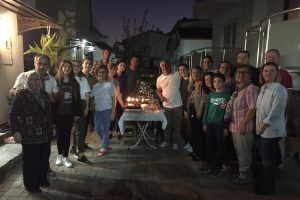 B&ouml;yle doğum g&uuml;n&uuml; g&ouml;r&uuml;lmedi! Yapılan s&uuml;rpriz karşısında şok oldu