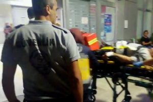 Yol kenarındaki yayaya motosiklet &ccedil;arptı
