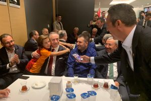 Galatasaray ve Fenerbah&ccedil;e derbisinde anlamlı fotoğraf