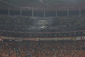 Fenerbah&ccedil;eli taraftarlar Koray Şener'i unutmadı
