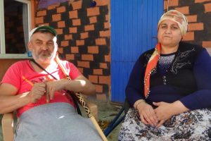 Engelli &ccedil;ift sokakta kaldı