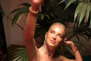 Burcu Esmersoy, Tarkan konserinde dağıttı