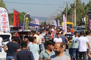 Otomobil tutkunları Akhisar AutoFest'e akın etti
