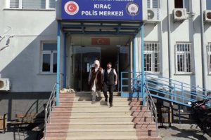 Şiddet g&ouml;rd&uuml;ğ&uuml; iddiasıyla sosyal medyada g&uuml;ndeme gelen kadın konuştu