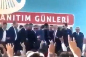 Etkinlikte Karamollaoğlu'na tepki