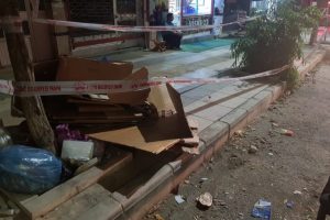 Balkondan kopan beton par&ccedil;aları 2 kişiyi yaraladı