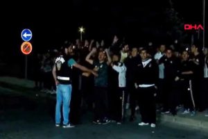 Havalimanında Beşiktaş'a protesto