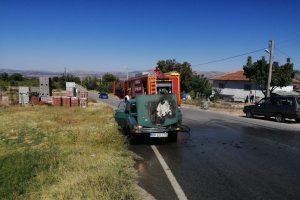 Seyir halindeki otomobil alev aldı