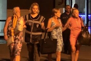 Hırsızlık ş&uuml;phelisi 3 İngiliz turist tutuklandı