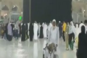 Kabe'yi yağmur altında tavaf ettiler