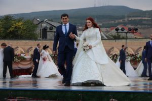 30 farklı milletten &ccedil;ift aynı anda evlendi