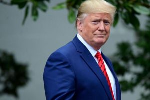 Trump: Beni su&ccedil;layan kişiyle tanışmayı hak ediyorum