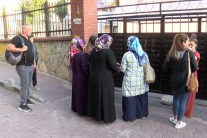 &Ouml;ğrenci ve veliler hasarı okul kapısında &ouml;ğrendi