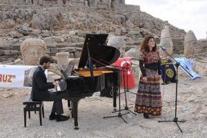 Nemrut zirvesinde engelliler i&ccedil;in &ouml;zel konser