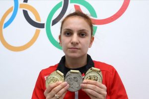 Milli halterci Şaziye Erdoğan: Beni en &ccedil;ok zorlayan şey oğlumdan ayrı olmak