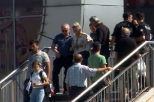 Metrob&uuml;s k&ouml;pr&uuml;s&uuml;nde intihar girişimi