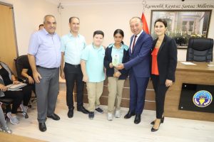 Atık pil toplayan &ouml;ğrenciler &ouml;d&uuml;llendirildi