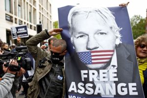 "Assange hapishanede her t&uuml;rl&uuml; işkenceye maruz kalıyor"
