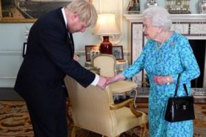 Krali&ccedil;e Johnson'ı g&ouml;revden alabilir iddiası