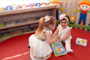 Bu k&uuml;t&uuml;phaneden bebekler de yararlanıyor