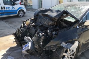 Otomobilin kamyona arkadan &ccedil;arpması sonucu 4 kişi yaralandı