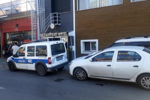 Otel odasında intihar etti