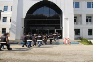 Silah ka&ccedil;aklığı operasyonunda 3 tutuklama
