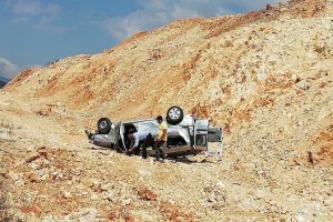 Takla atan otomobilin s&uuml;r&uuml;c&uuml;s&uuml; yaralandı