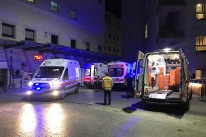 Eşini bı&ccedil;aklayıp intihara kalkıştı