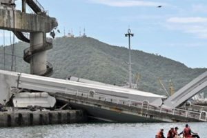 Tayvan'da k&ouml;pr&uuml; &ccedil;&ouml;kt&uuml;: 10 yaralı, 5 kayıp