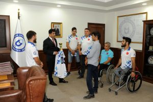 Engelsiz Efeler kupayı Balkanlardan AD&Uuml;'ye taşıdı