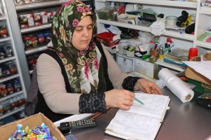Veresiye defterindeki bor&ccedil;ları kapattı
