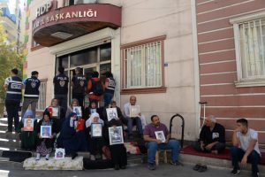 HDP &ouml;n&uuml;ndeki eylemde 29'uncu g&uuml;n