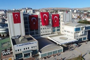 Borcunu &ouml;deyemeyen Elazığ belediyesinin otob&uuml;s&uuml; bağlandı
