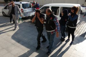 Durdurulan otomobilde esrar ve ecstasy ele ge&ccedil;irildi