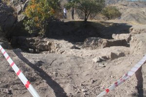 Defineciler kazmıştı, resmi kazıda 2 bin 800 yıllık buluntulara ulaşıldı