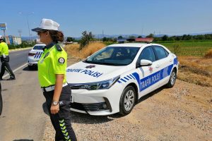 Edremit trafiğine kadın eli değdi