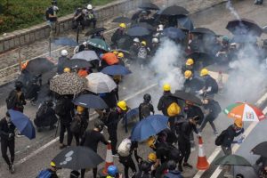 AB'den Hong Kong protestolarına ilişkin 'itidal' &ccedil;ağrısı
