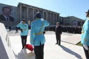 İlk t&ouml;ren Meclis'teki Atat&uuml;rk Anıtı'nda d&uuml;zenlendi