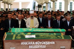 Ankara'daki otob&uuml;s kazasında &ouml;lenler toprağa verildi