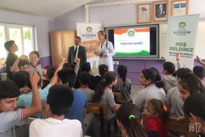 Hayvan sevgisi kazandırılması i&ccedil;in seminerler veriliyor