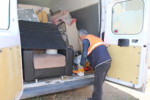 Eşyasız evde yaşayan aileye belediyeden destek geldi